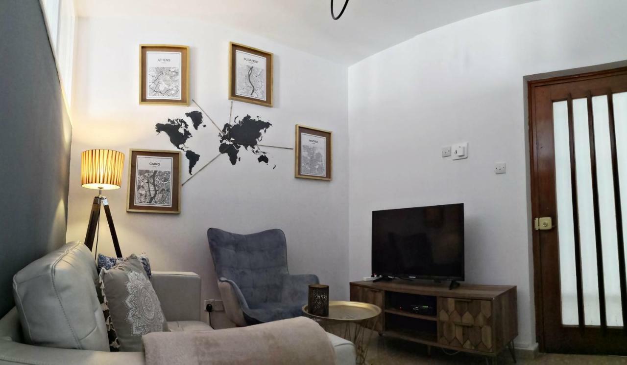 Cozy Getaway In Nicosia Apartman Kültér fotó