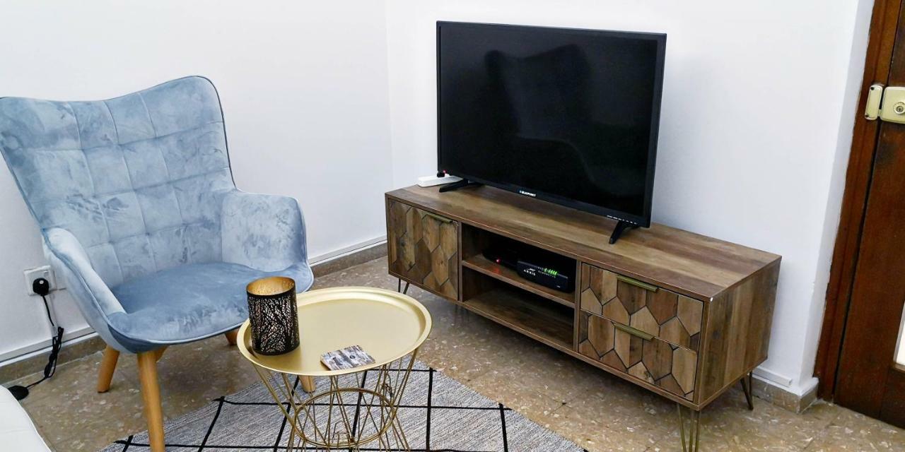 Cozy Getaway In Nicosia Apartman Kültér fotó